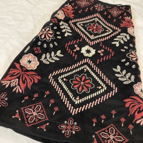 ANDREE BY UNIT Black and Pink Floral Mini Skirt - Picture 7 of 10